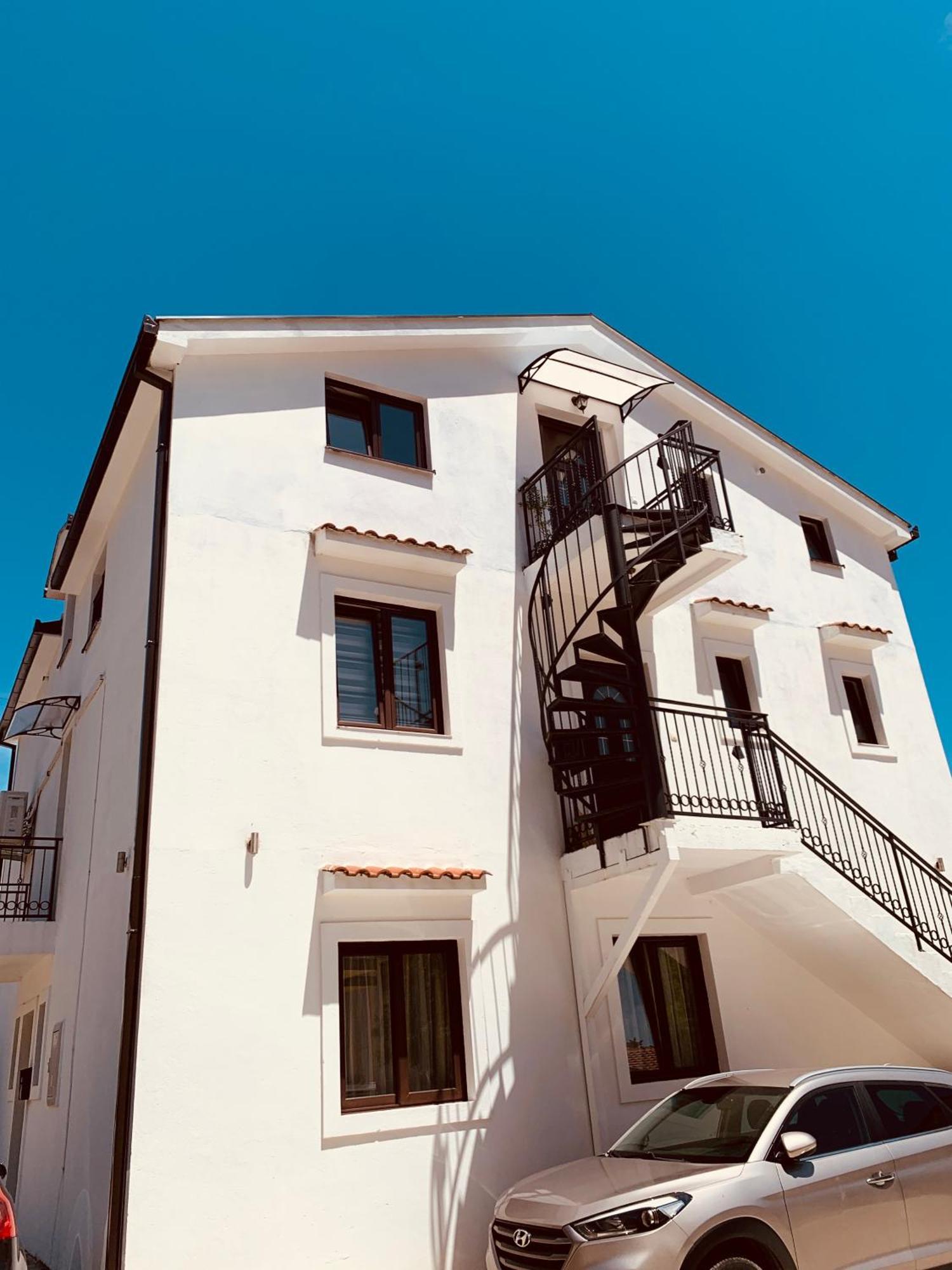 Apartments Gudelj Kamenari Εξωτερικό φωτογραφία